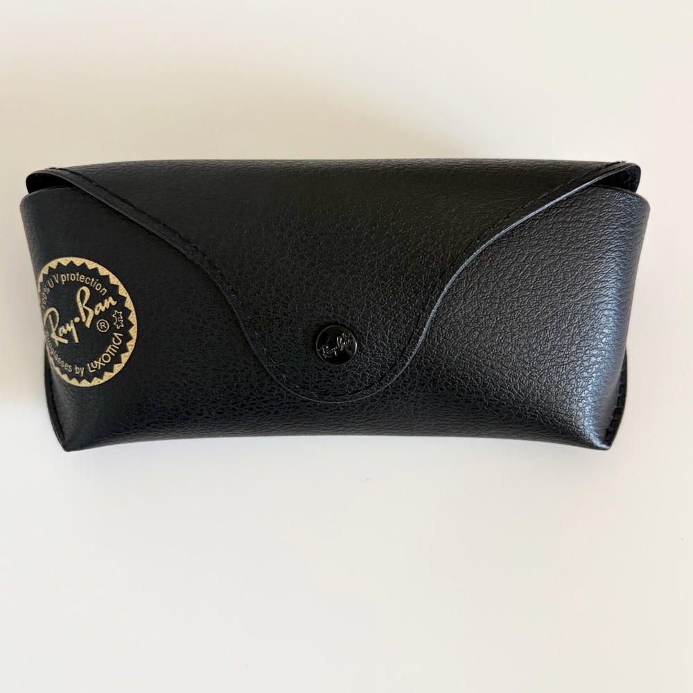 NEW Ray-Ban Black Leather Sunglass Case with Gray Cloth & Icons Booklet - Picture 7 of 7